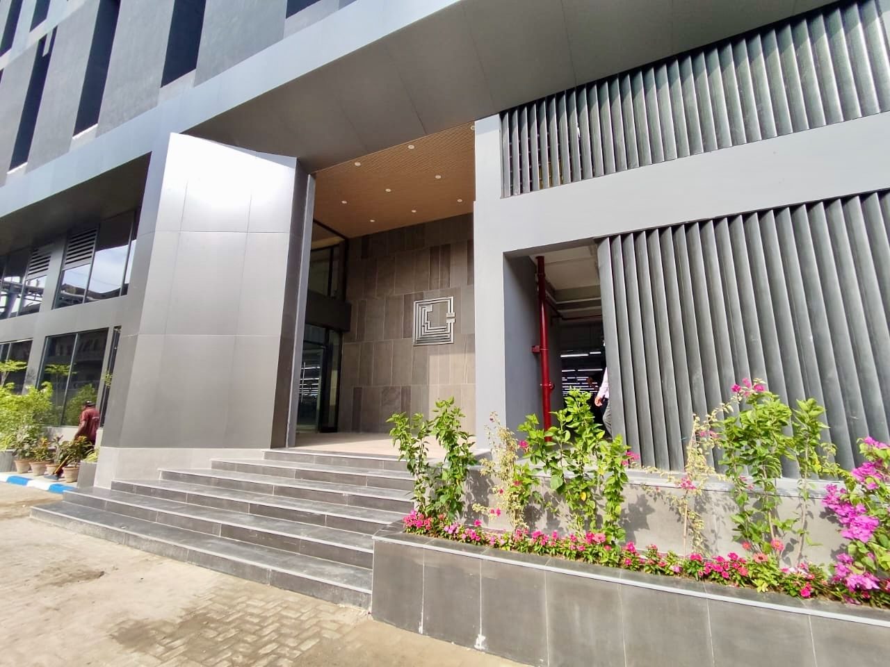 AM4C — Artistic Milliners Building Elevation & Office — Artistic Milliners commercial / facade + office in Korangi, Karachi, Pakistan — view 1